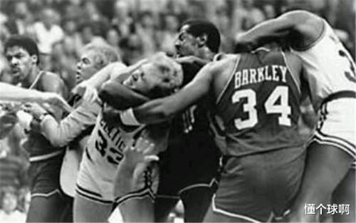 巴克利揍比尔兰 打得奥胖毫无还手之力 NBA打架第一人