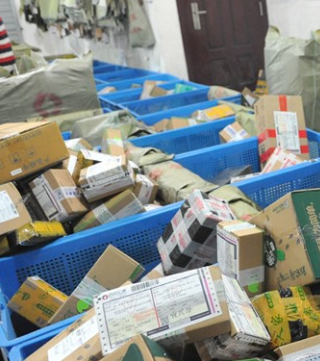 广东疑似爆炸包裹 提醒人们要注意收寄包裹的安全性