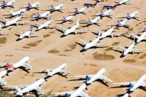 美国超四百架飞机停满荒漠 航司“倒闭潮”似乎正在酝酿
