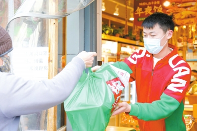 就地过年下火锅食材、预制菜热销 鸳鸯锅都成了畅销货