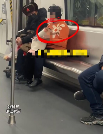 杭州地鐵回應大媽抽煙還給娃點煙 在地鐵抽煙會怎樣？
